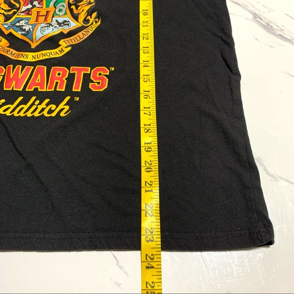 Harry Potter Hogwarts black t-shirt, medium - Picture 8 of 8